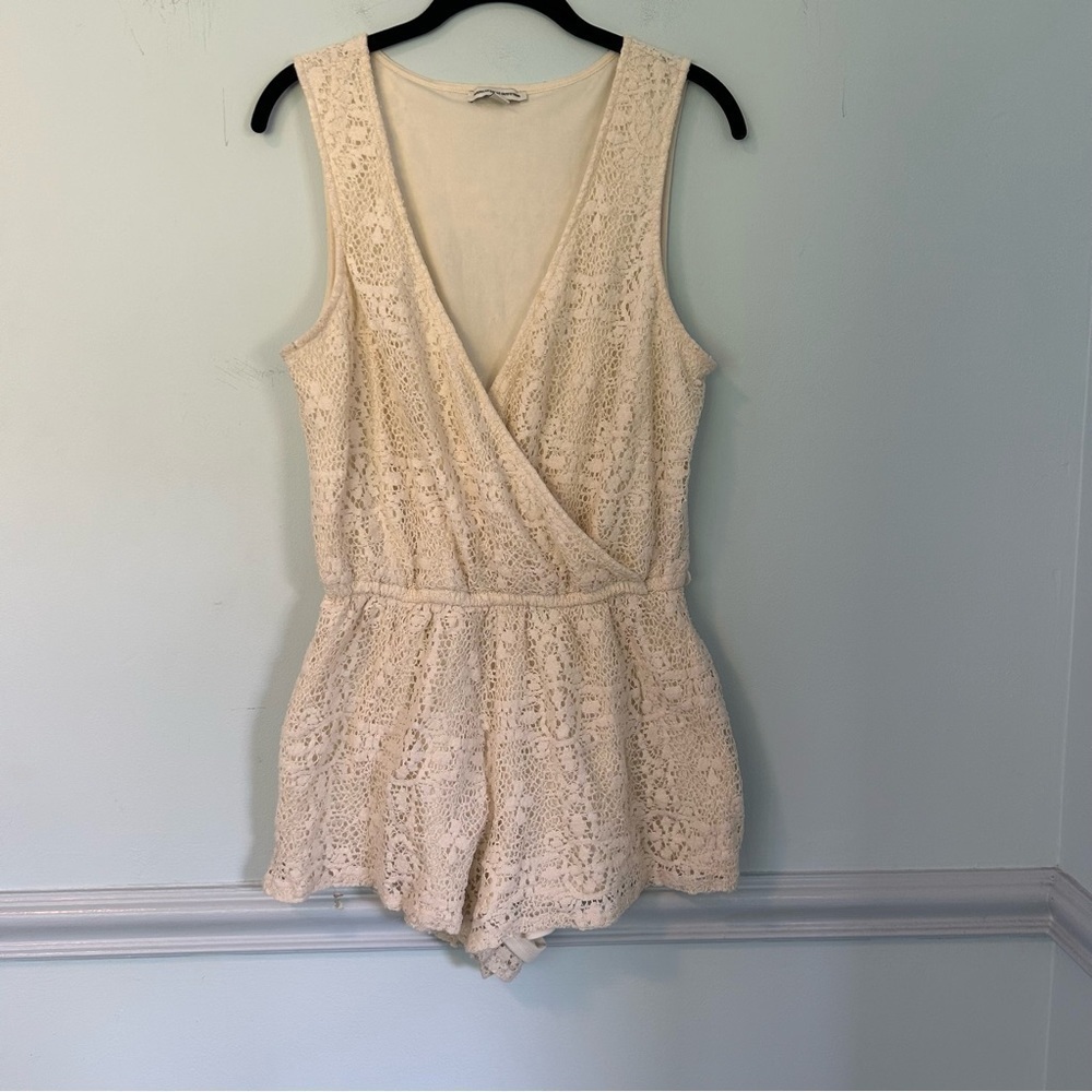 American Eagle White Floral Laced Sleeveless Romper Size Medium